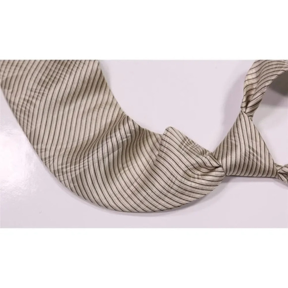 Brioni by Santostefano Gray/Black/White Striped Floral Silk Handmade Necktie Tie - Picture 1 of 6